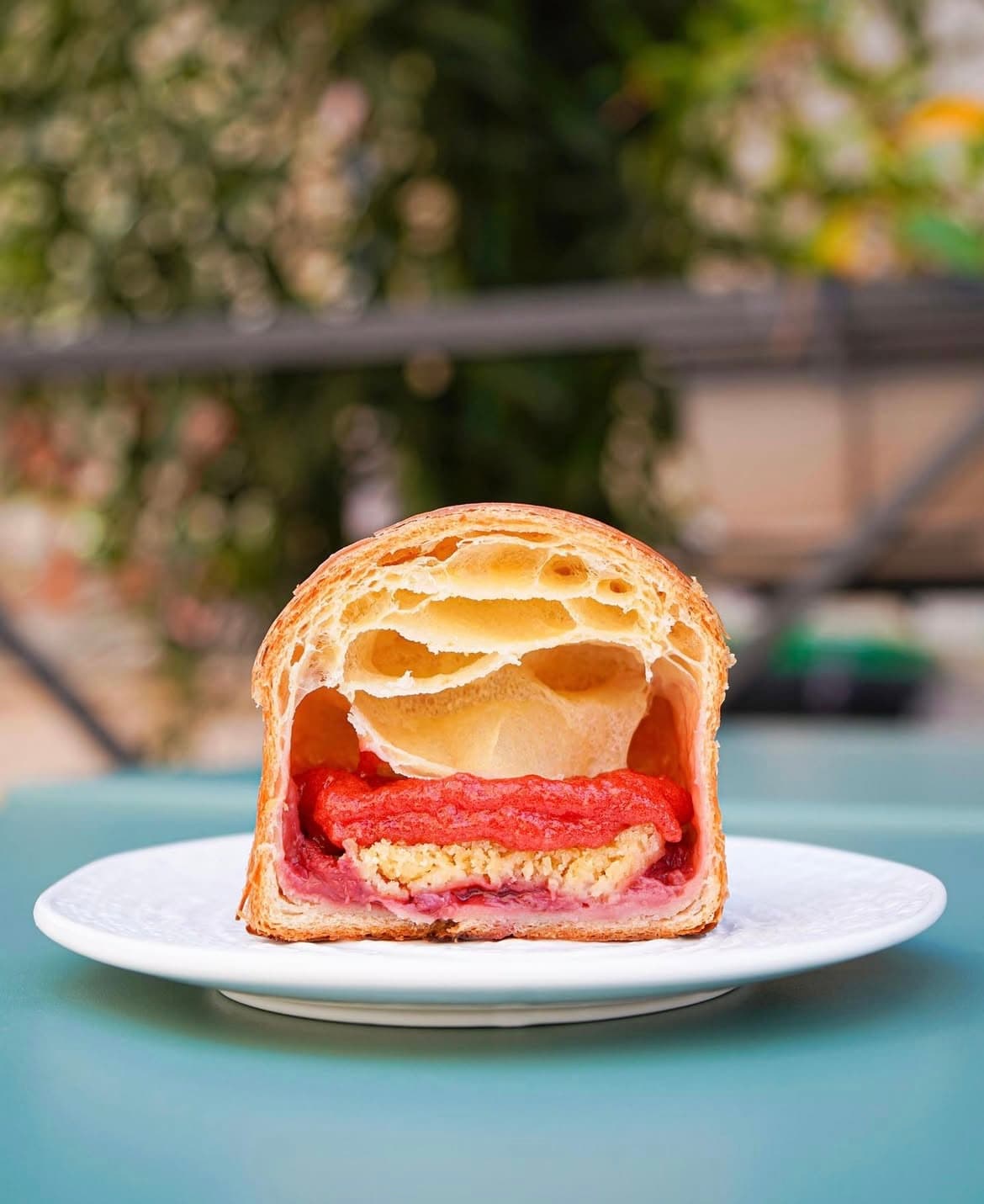 Brioche e maritozzi pronti per la colazione